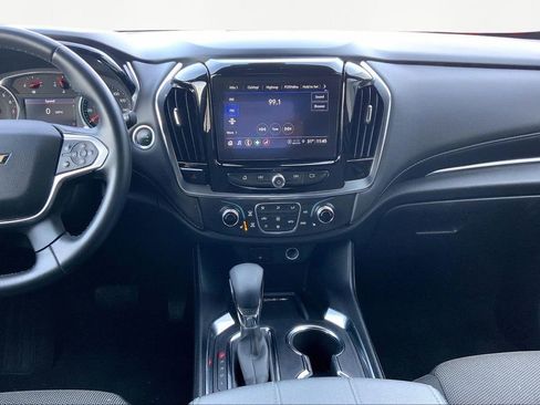 Used 2023 Chevrolet Traverse LT w/ Rear Camera Mirror Package image 9