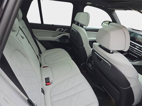 Used 2024 BMW X5 M60i image 13