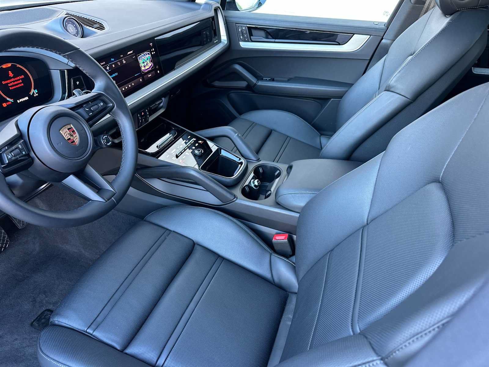 Certified 2025 Porsche Cayenne E-Hybrid AWD/4WD image 4