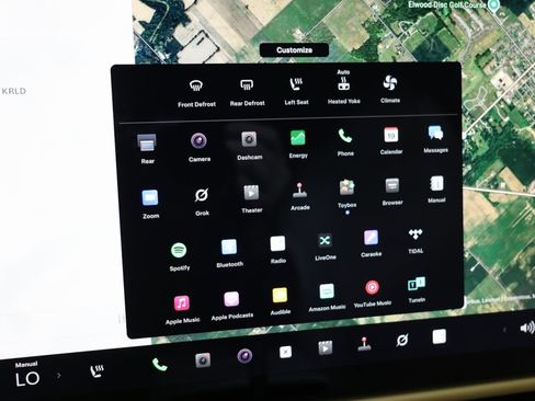 Used 2022 Tesla Model S Plaid image 33