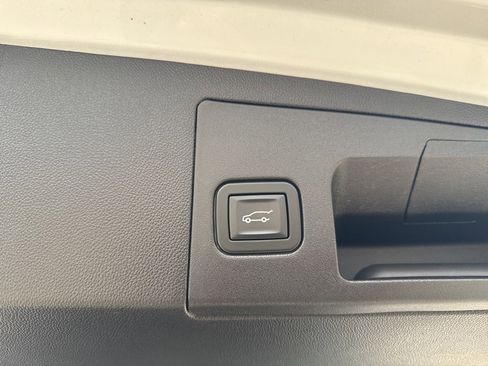 Used 2017 Cadillac XT5 Premium Luxury image 19