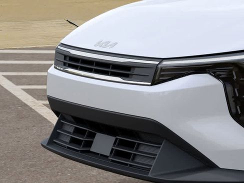 New 2025 Kia K4 LXS image 12