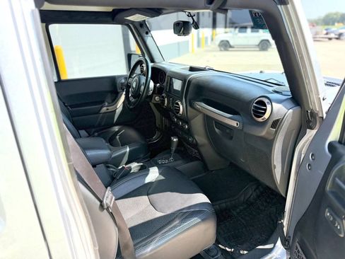 Used 2016 Jeep Wrangler Unlimited Sahara AWD/4WD image 20