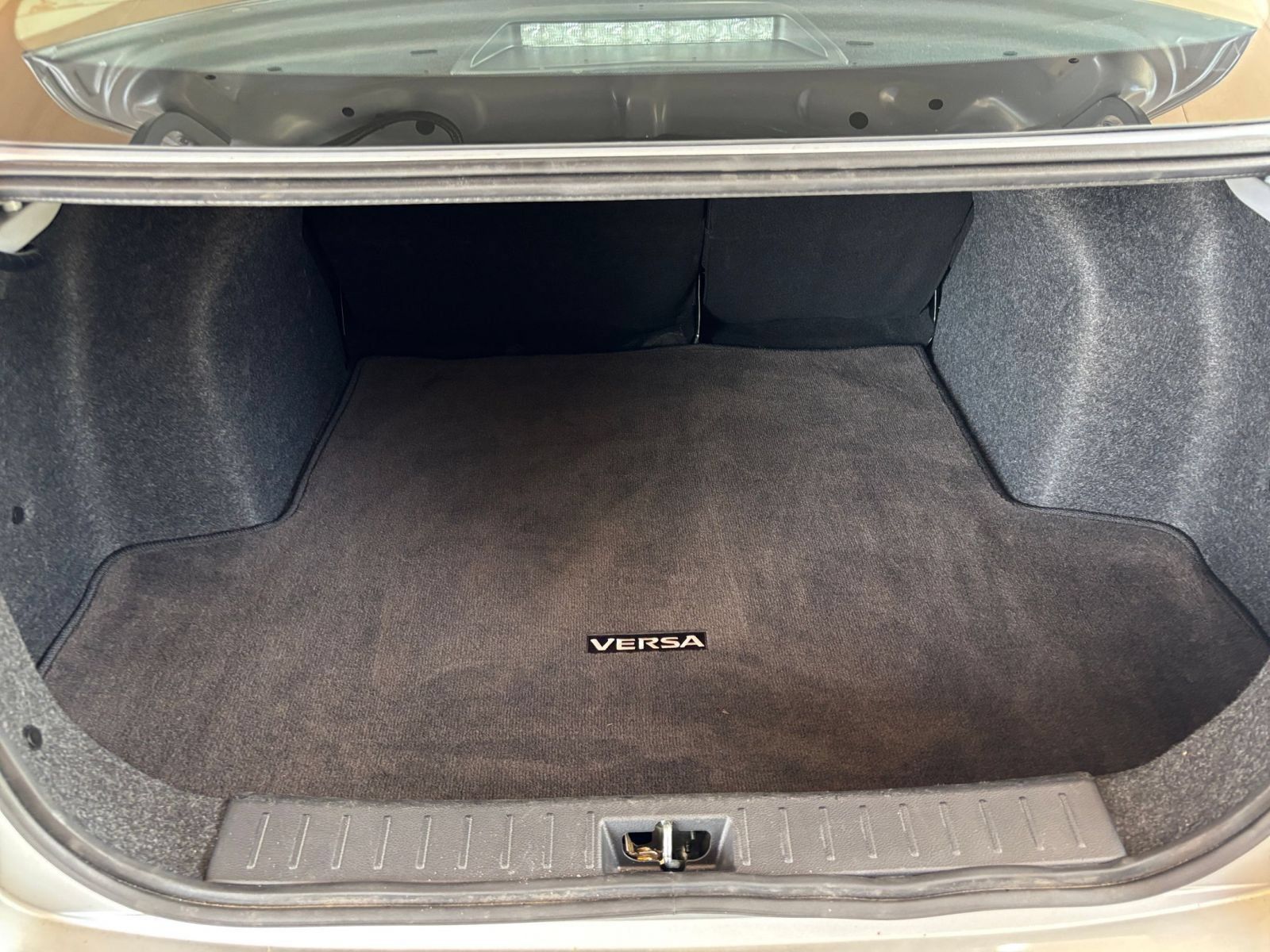 Used 2025 Nissan Versa SV FWD image 28