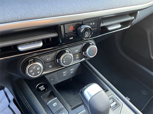 Used 2025 Nissan Kicks SV image 18