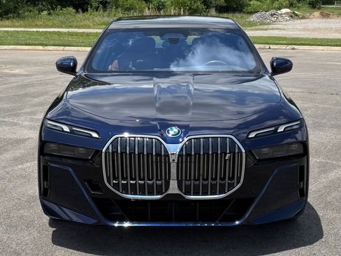 Used 2023 BMW i7 xDrive60 AWD/4WD image 6