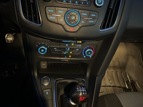 Used 2017 Ford Focus ST image 30