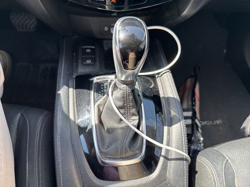 Used 2018 Nissan Rogue SL w/ Premium Package AWD/4WD image 13
