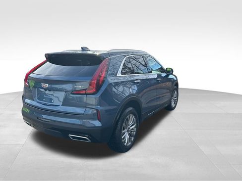 Used 2025 Cadillac XT4 Premium Luxury image 4