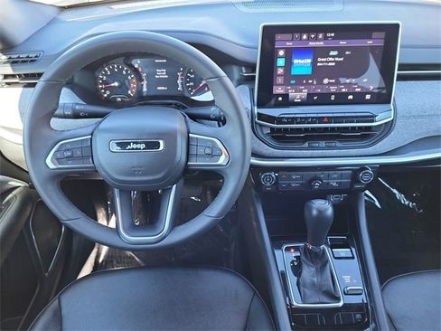 Certified 2024 Jeep Compass Latitude image 23