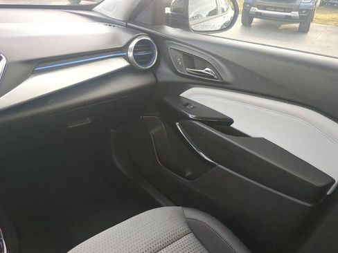 Used 2025 Chevrolet Trax LT w/ Driver Confidence Package image 17