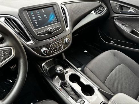 Used 2017 Chevrolet Malibu Hybrid image 17