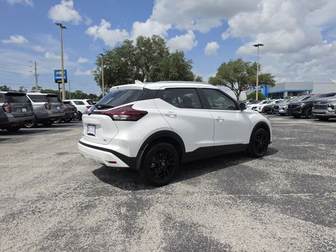 Used 2023 Nissan Kicks SV FWD image 4