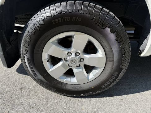 Used 2011 Nissan Frontier SV AWD/4WD image 13