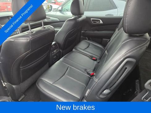 Used 2020 Nissan Pathfinder SL image 14