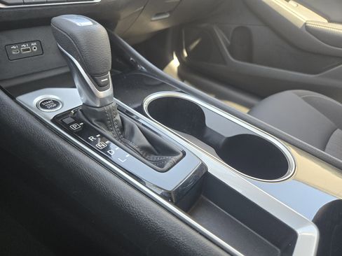 Used 2024 Nissan Altima 2.5 SV image 23