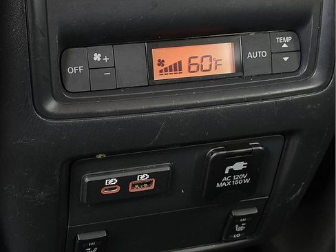 Used 2019 Nissan Pathfinder Platinum FWD image 11