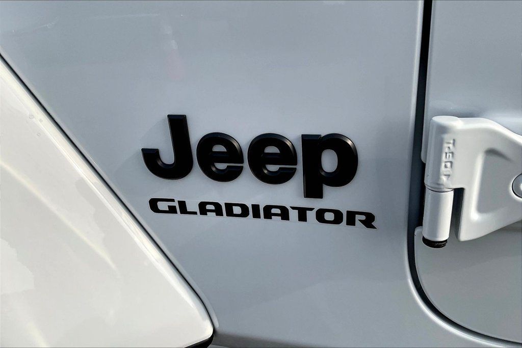 Used 2022 Jeep Gladiator Sport AWD/4WD image 25