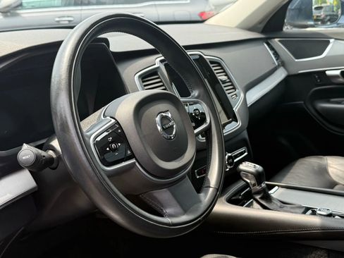 Used 2022 Volvo XC90 T5 Momentum w/ Climate Package image 9