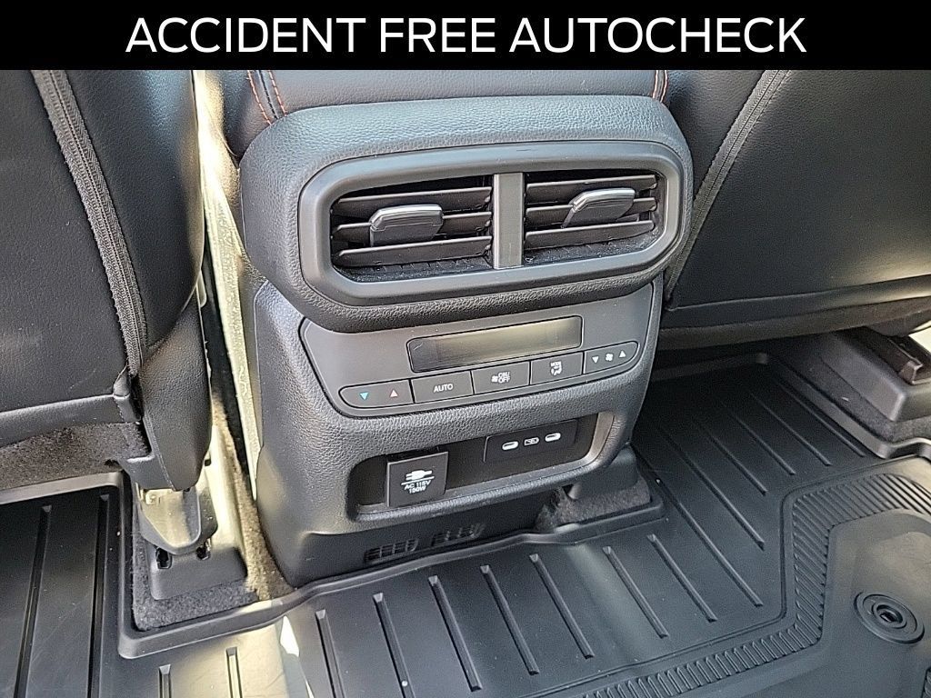 Used 2024 Honda Pilot TrailSport image 11