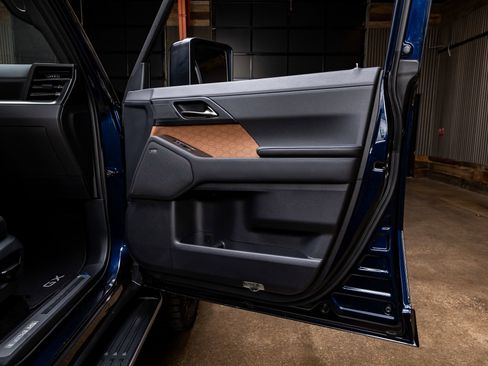 Used 2025 Lexus GX 550 w/ Cold Area Package image 37