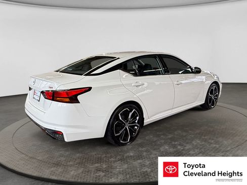 Used 2024 Nissan Altima 2.5 SR FWD image 5