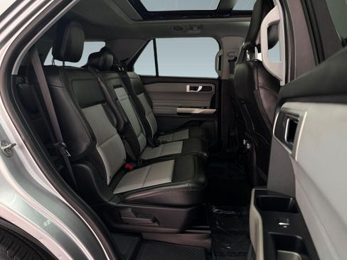 Used 2022 Ford Explorer XLT w/ Equipment Group 202A AWD/4WD image 25