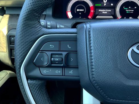 Used 2025 Toyota Tacoma Limited image 24