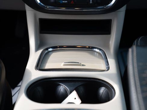 Used 2019 Dodge Grand Caravan SXT FWD image 32