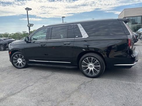 Certified 2022 Cadillac Escalade ESV Premium Luxury w/ Performance Package AWD/4WD image 2