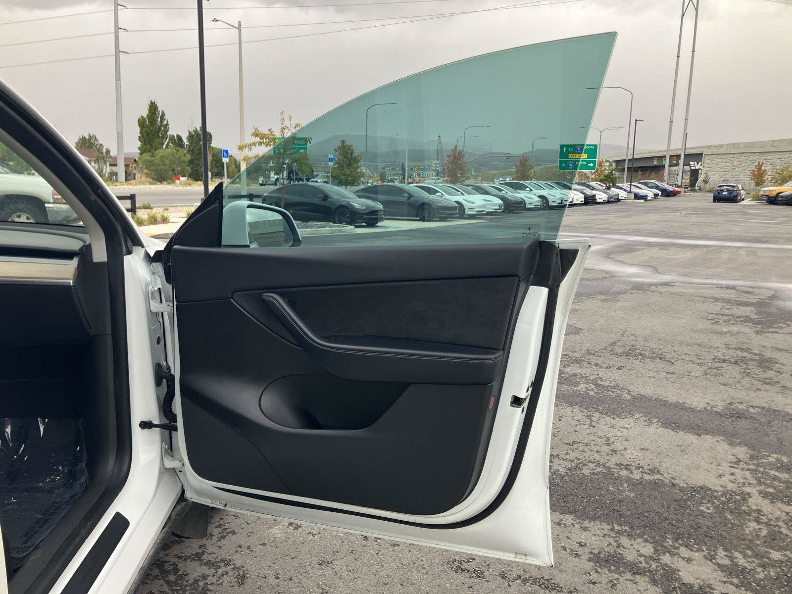 Used 2022 Tesla Model Y Long Range AWD/4WD image 21