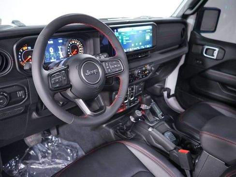 Used 2024 Jeep Wrangler Unlimited Rubicon AWD/4WD image 6