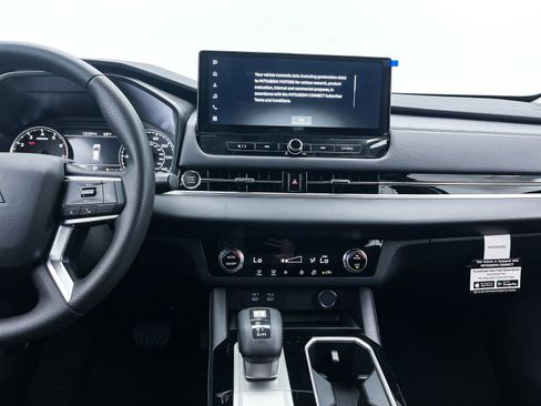 New 2025 Mitsubishi Outlander ES image 14
