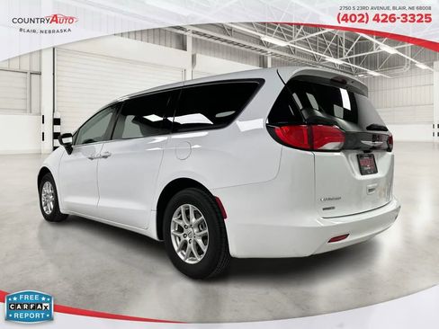 Used 2024 Chrysler Voyager LX image 3