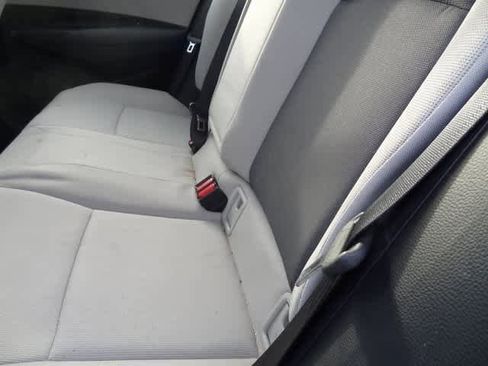 Used 2021 Toyota Corolla LE image 7