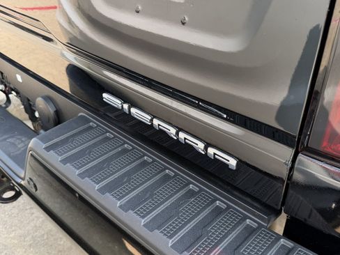 Used 2025 GMC Sierra 2500 Denali w/ Denali Reserve Package AWD/4WD image 39