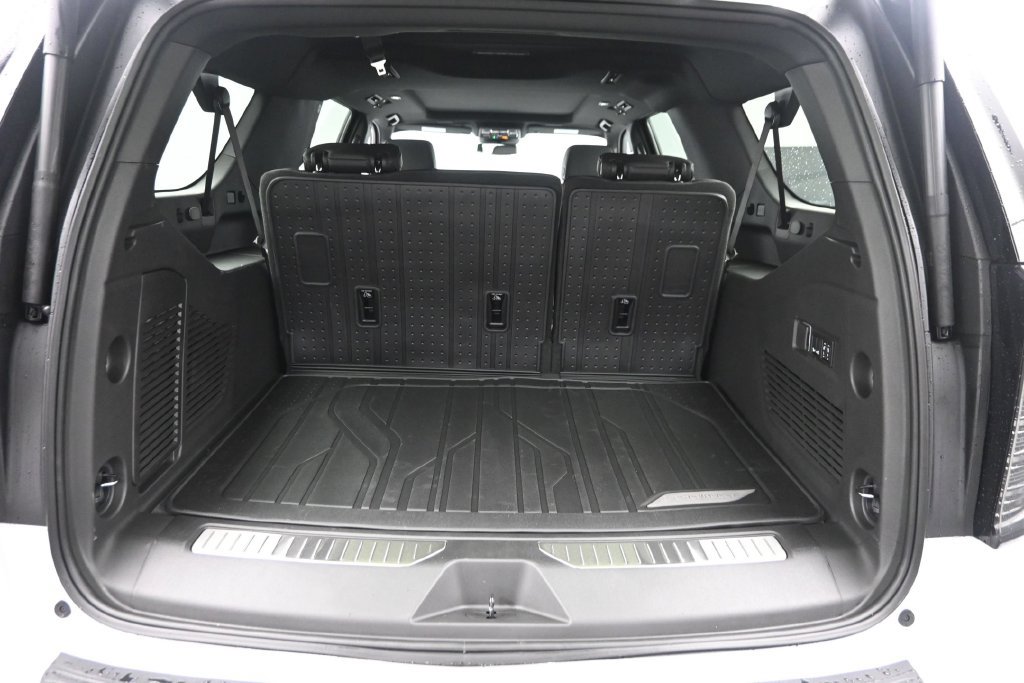 New 2027 Chevrolet Suburban RST w/ Comfort Package AWD/4WD image 11