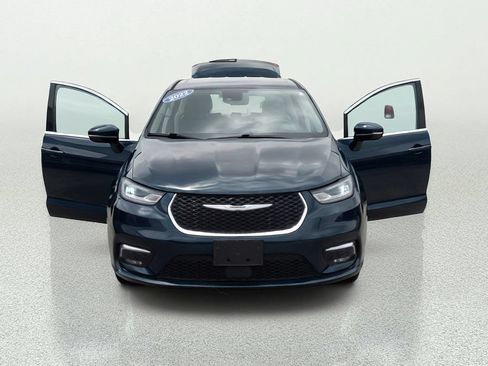 Used 2022 Chrysler Pacifica Touring-L FWD image 10