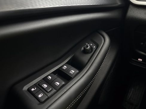 Used 2025 Jeep Grand Cherokee Laredo RWD image 14
