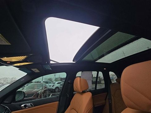 Used 2023 BMW X5 M50i w/ Executive Package image 5