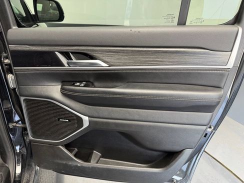 Used 2024 Jeep Wagoneer L Series III w/ Flexible Seating Group AWD/4WD image 74