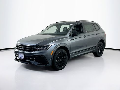 Used 2022 Volkswagen Tiguan SE R-Line image 1