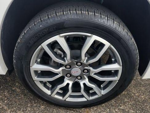 Used 2024 GMC Terrain Denali w/ Denali Premium Package AWD/4WD image 9