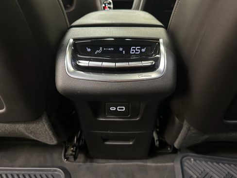 Used 2020 Cadillac XT6 Premium Luxury image 35