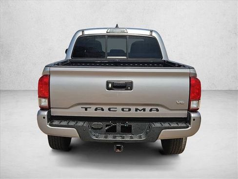 Used 2016 Toyota Tacoma TRD Sport AWD/4WD image 7