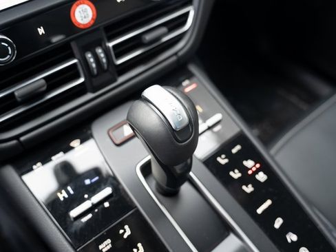 Certified 2025 Porsche Macan image 26