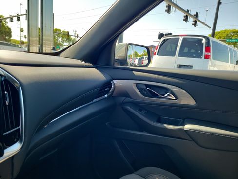 Used 2023 Chevrolet Traverse LT FWD image 30