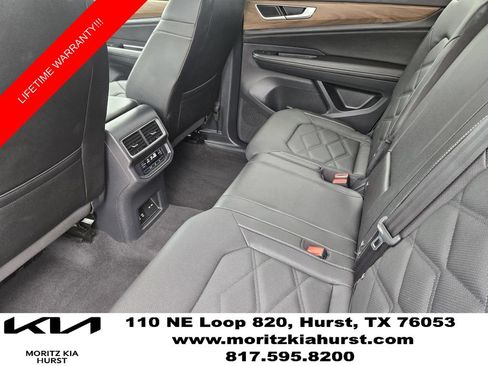 Used 2025 Volkswagen Atlas SE FWD image 29