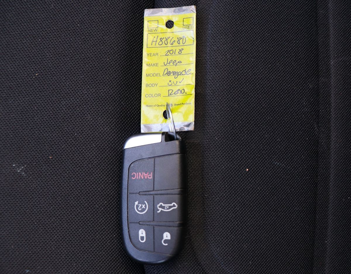 Used 2018 Jeep Renegade Latitude FWD image 59