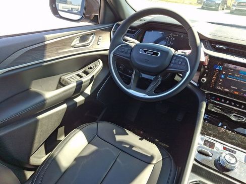 New 2026 Jeep Grand Cherokee L Limited AWD/4WD image 10